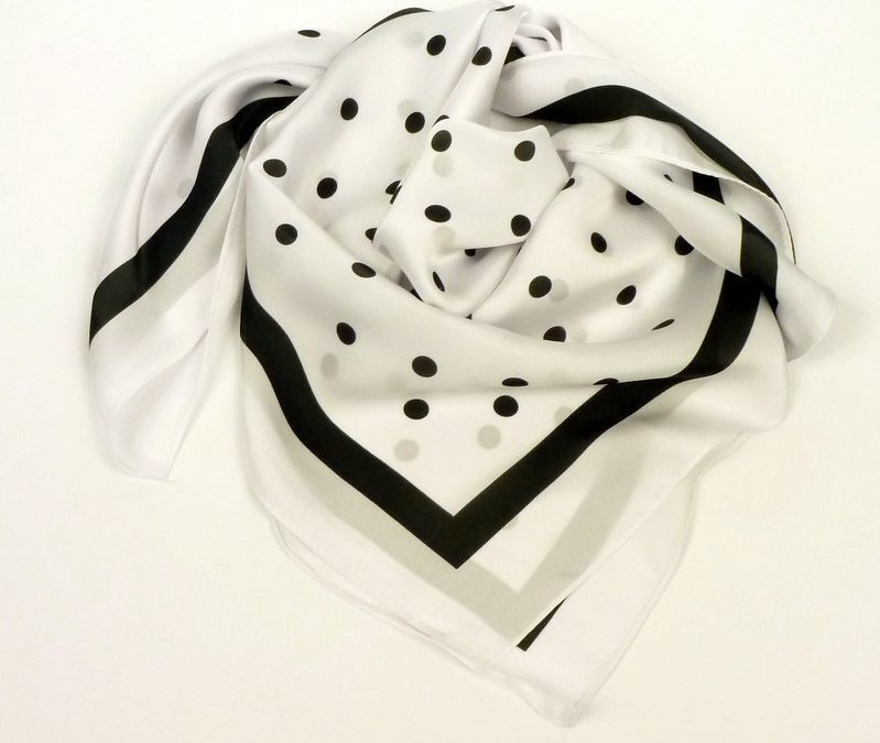 Apaszka biała w kropeczki
