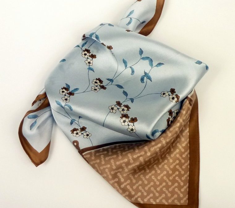 Apaszka gawroszka jedwabna błękitna