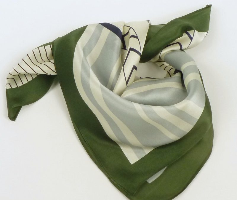 Apaszka gawroszka jedwabna cztery pola