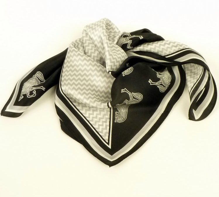 Apaszka gawroszka jedwabna koniki czarna