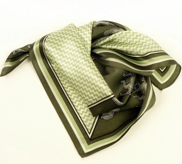 Apaszka gawroszka jedwabna koniki zielona