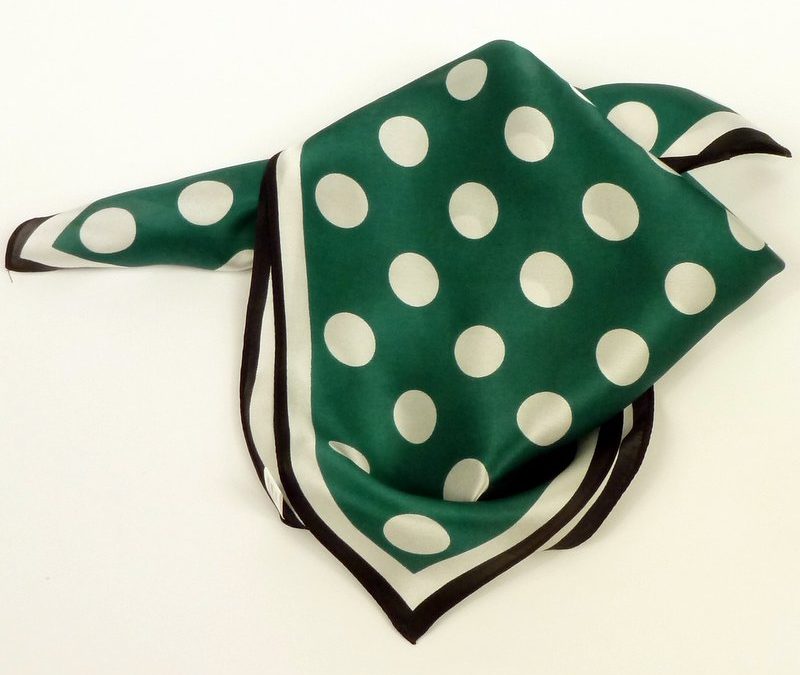 Apaszka gawroszka jedwabna kropki zielona