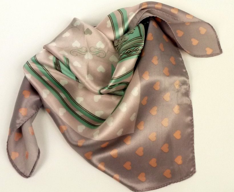 Apaszka gawroszka jedwabna serca kontrastowa