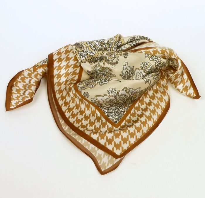 Apaszka jedwabna beżowa paisley