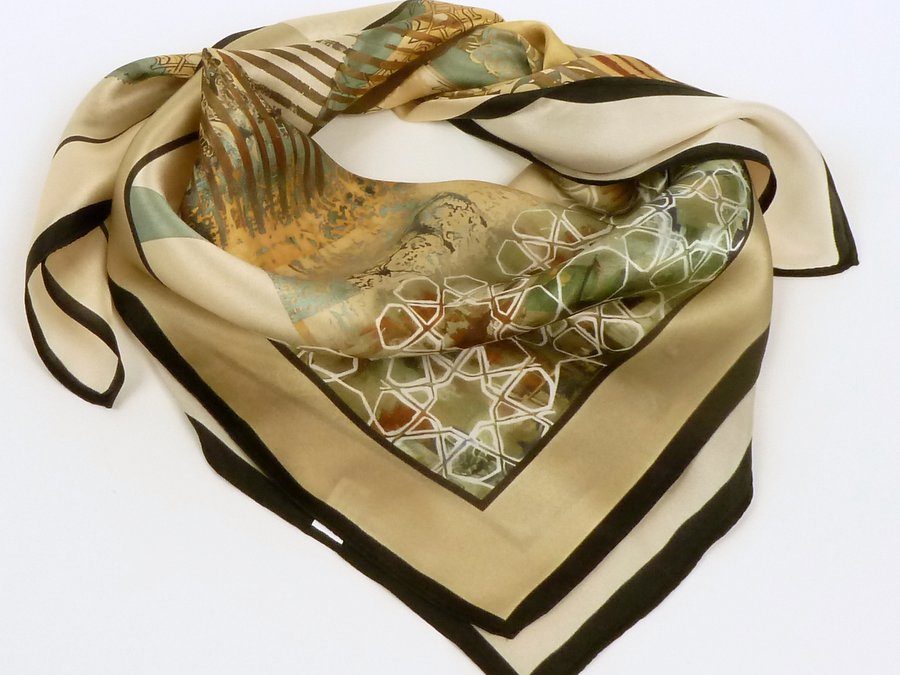 Apaszka jedwabna beżowa wzorzysta