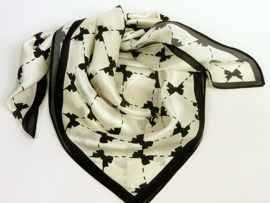 Apaszka jedwabna biało-czarna