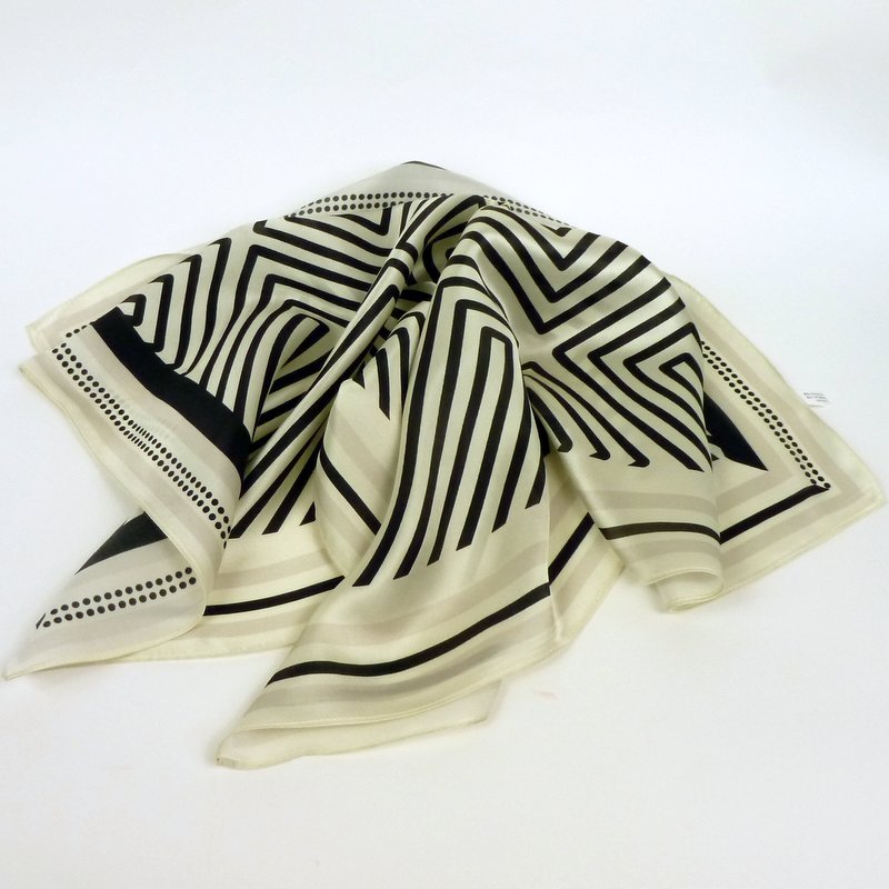 Elegancka apaszka jedwabna w geometryczny wzór