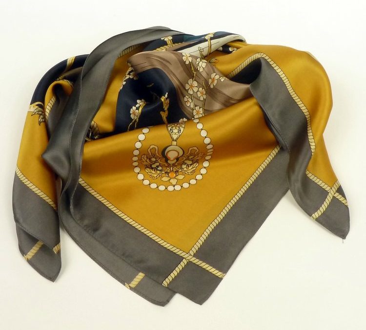 Apaszka jedwabna duża gałązki żółta