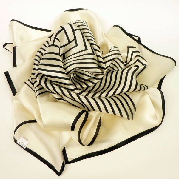 Elegancka apaszka jedwabna duża