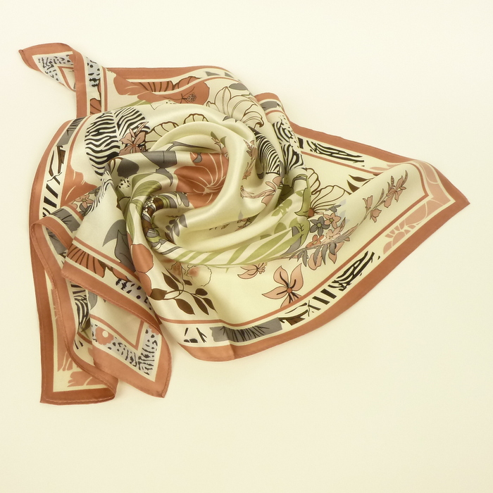 Apaszka jedwabna w kwiaty