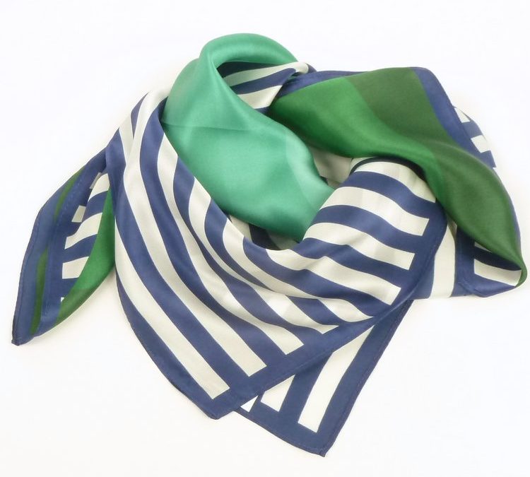 Apaszka jedwabna granatowe paski