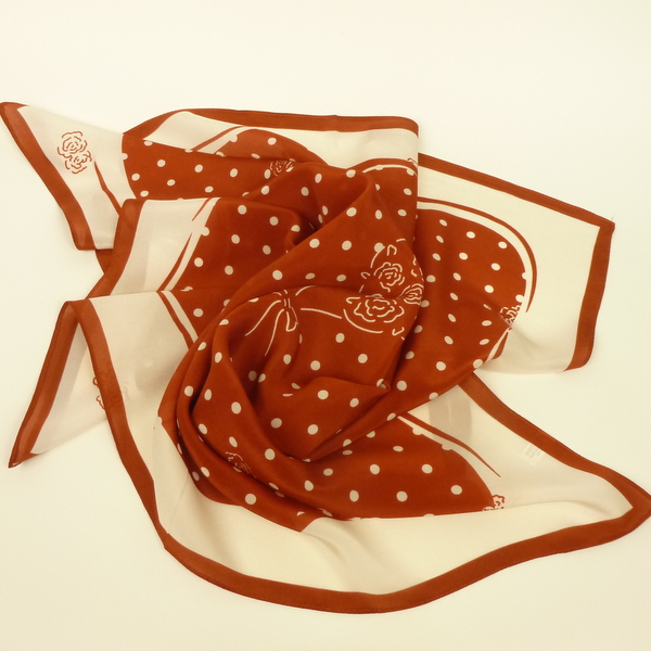 Apaszka jedwabna w kropki