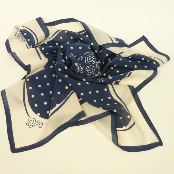 Apaszka jedwabna w kropki