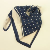 Apaszka jedwabna w kropki