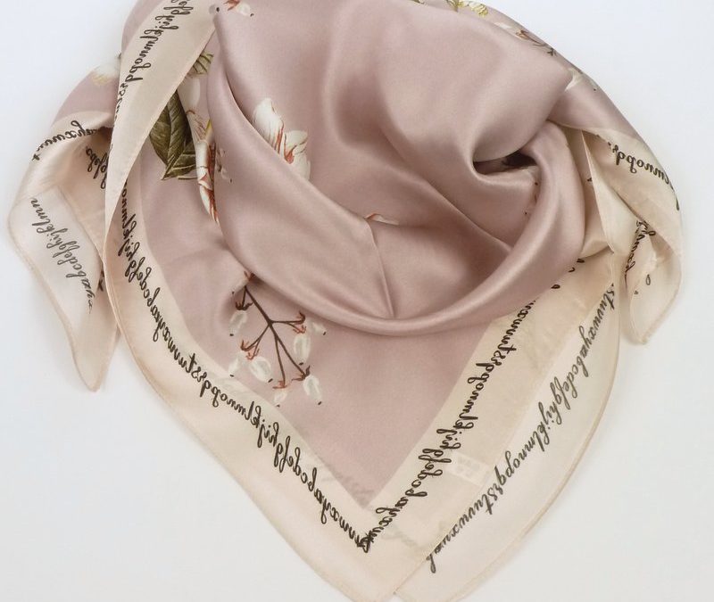 Apaszka jedwabna pastelowa w kwiaty