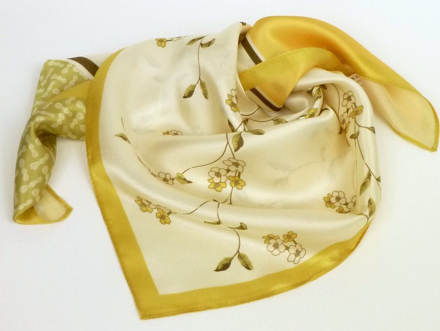 Apaszka jedwabna w drobne kwiaty