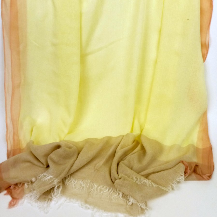 Cienki, pastelowy szal damski