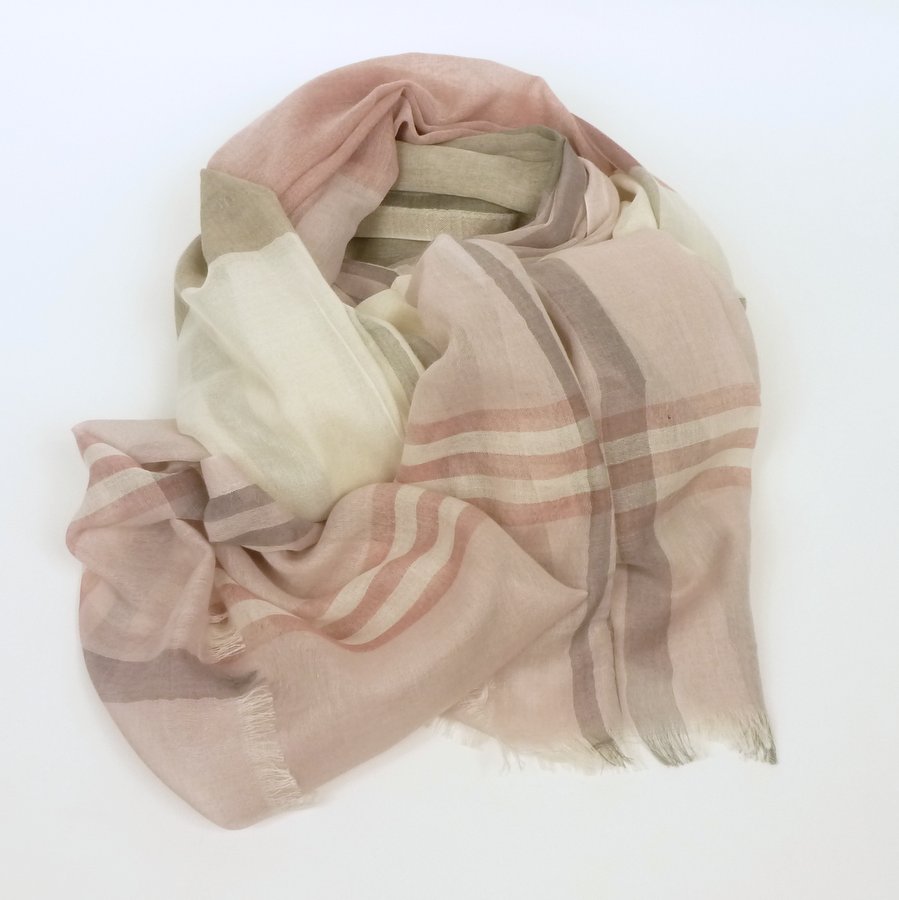 Cienki szal z jedwabiem