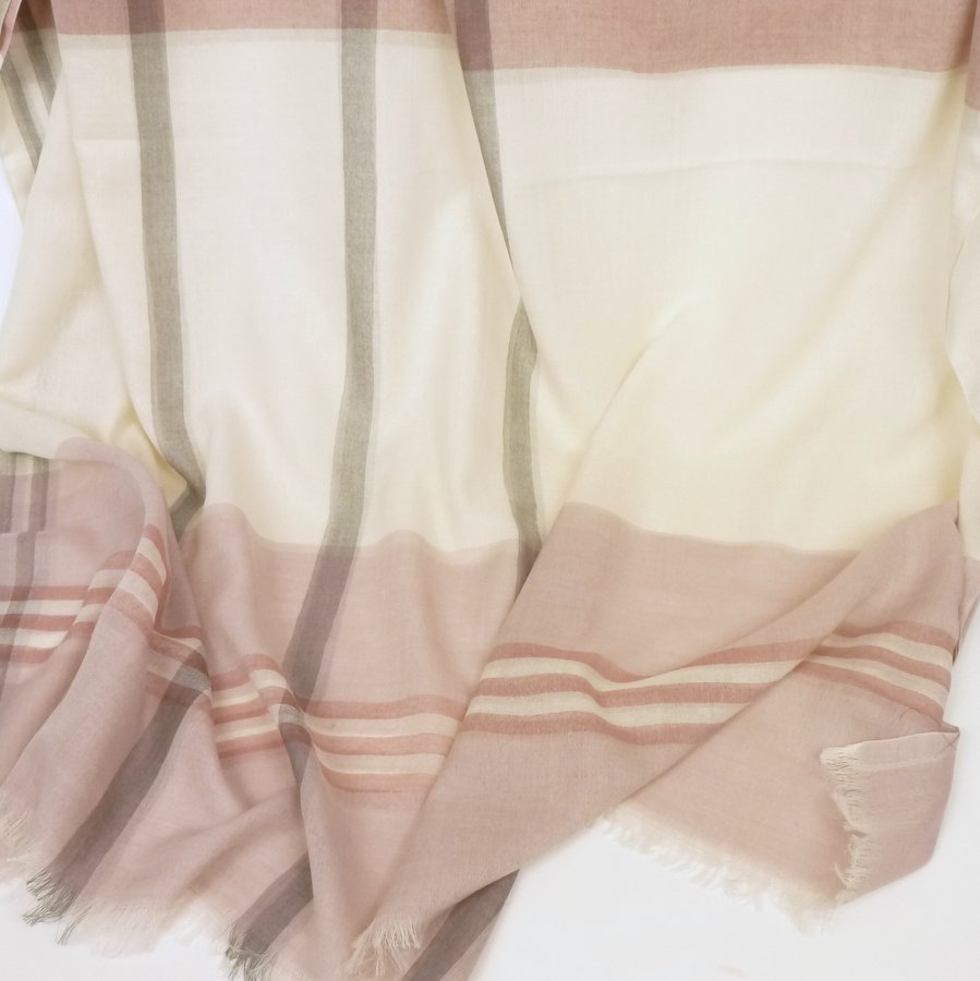 Cienki, duży szal damski w subtelnych kolorach