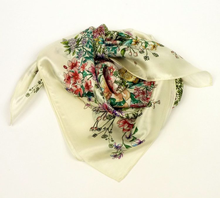 Elegancka apaszka jedwabna kwiatowa łąka