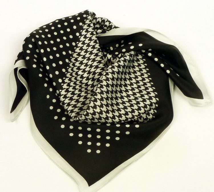 Elegancka apaszka jedwabna pepitka kropki