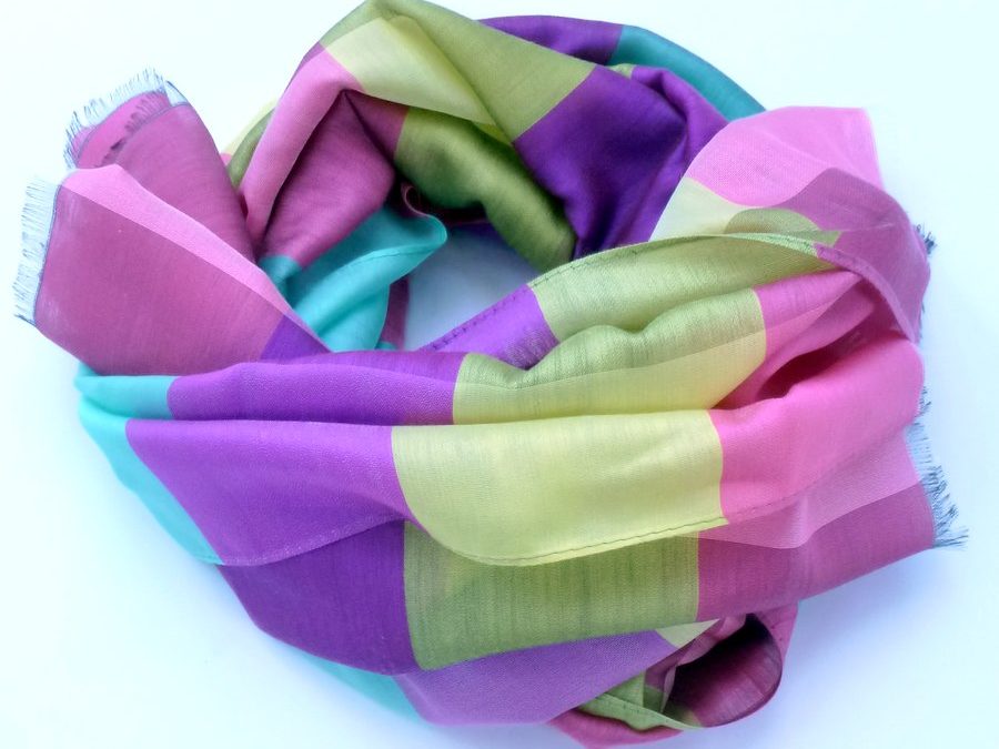 Kolorowy szal dla kobiety