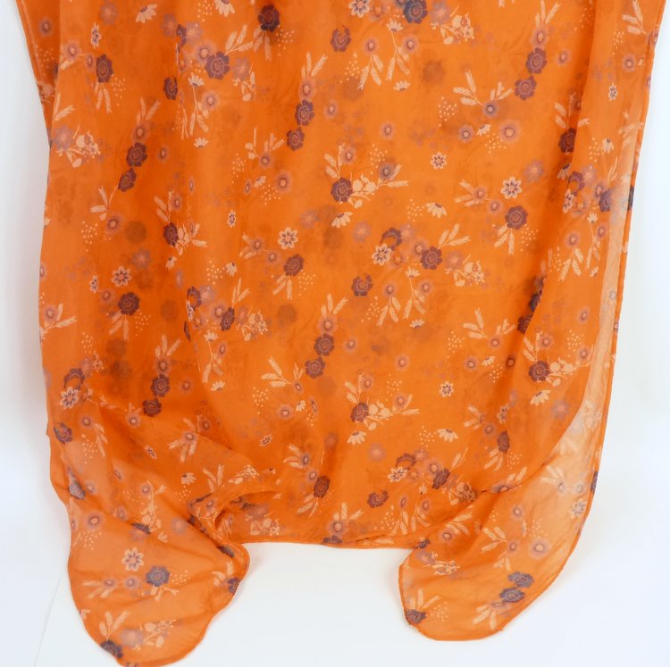 Cienki, lekki szalik w pomarańczowym kolorze z bawełny i jedwabiu